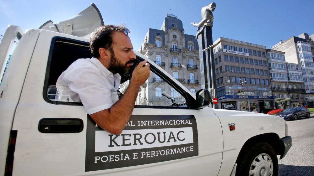 A poesía viguesa chega a Nova York a través do Festival Kerouac (artigo do xornal La Voz de Galicia do 04-05-2021)